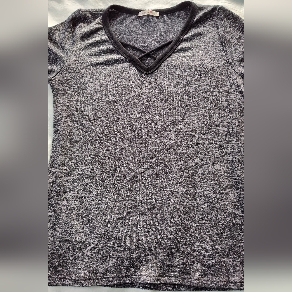 BETTER BE Ladies Pullover Shirt. Size Medium Short Sleeves.